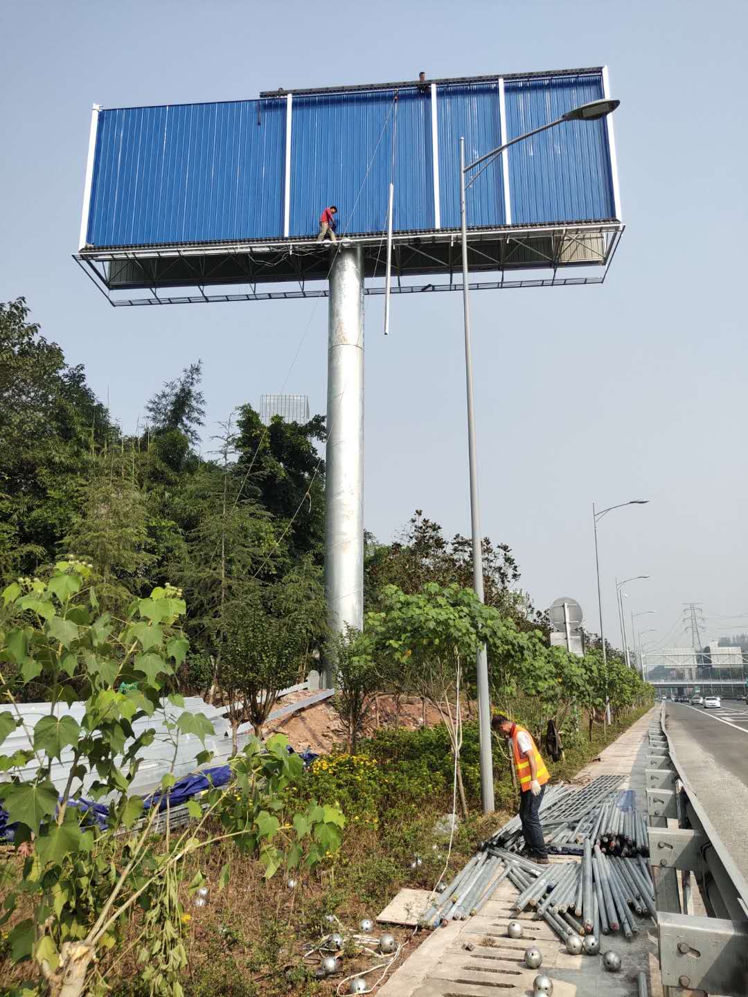 重慶網(wǎng)架高炮6x18兩面廣告牌